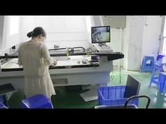 Corte de paneles en la producción de LI Solar