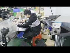 Tamaño plegado 56.5*60.2*40 mm Bolsa de carga de energía solar portátil con 2 paneles